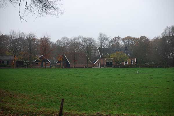 Bouwhuis van Kattelaar gezien vanaf Binnegait en de Regge